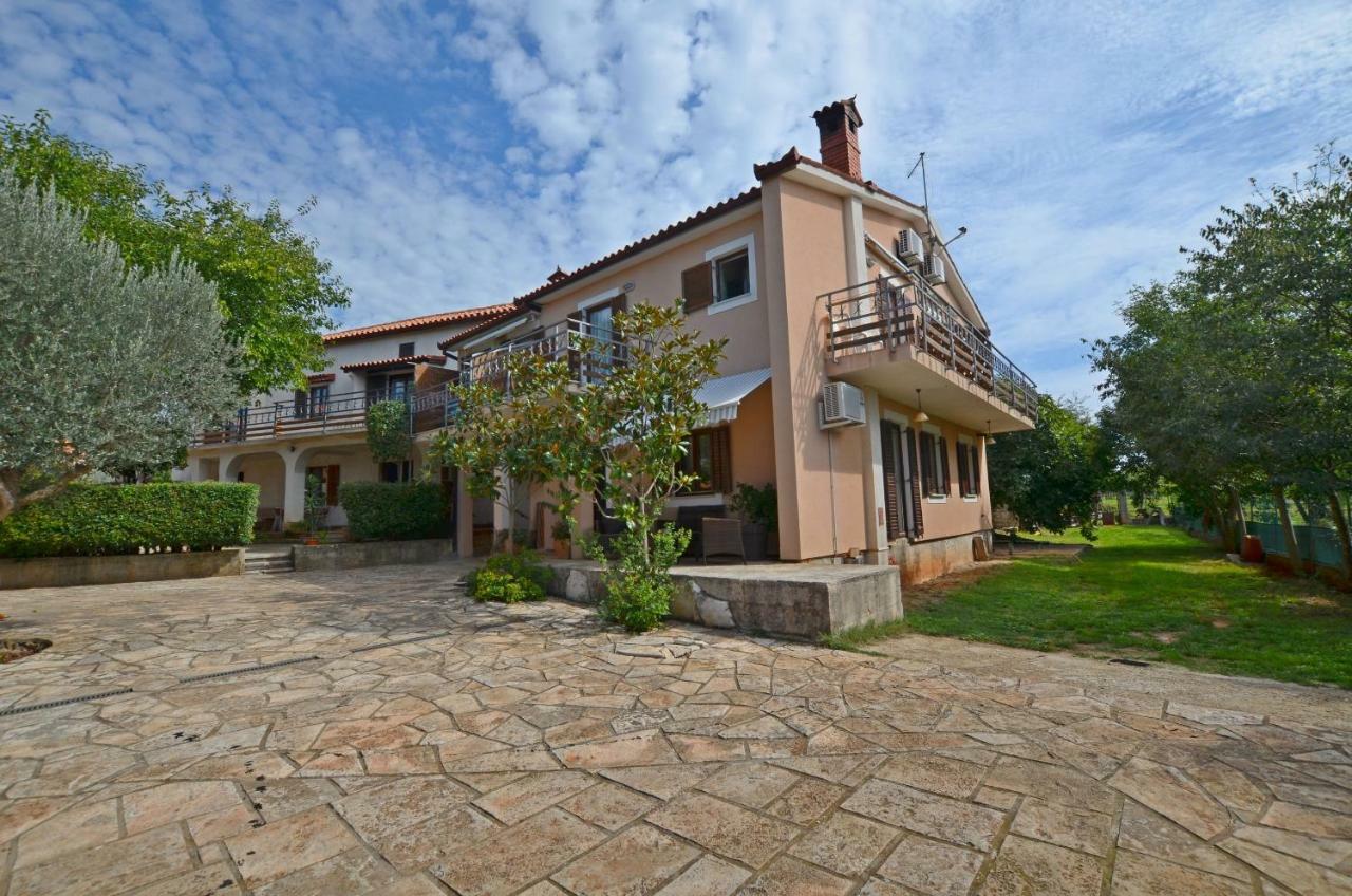 Apartments Josip Pavicini Buitenkant foto
